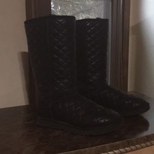 Black quilted uggs